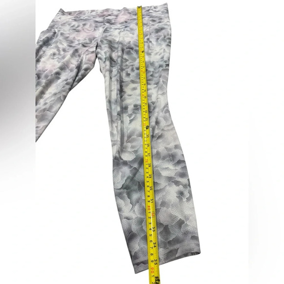 Athleta Hi Rise Salutation Stash Tight Floral Motif Sz XL Gray/White Compression - Picture 7 of 12